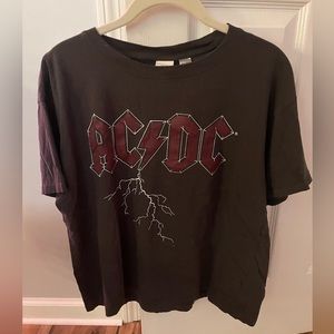 Barely worn tee in good condition